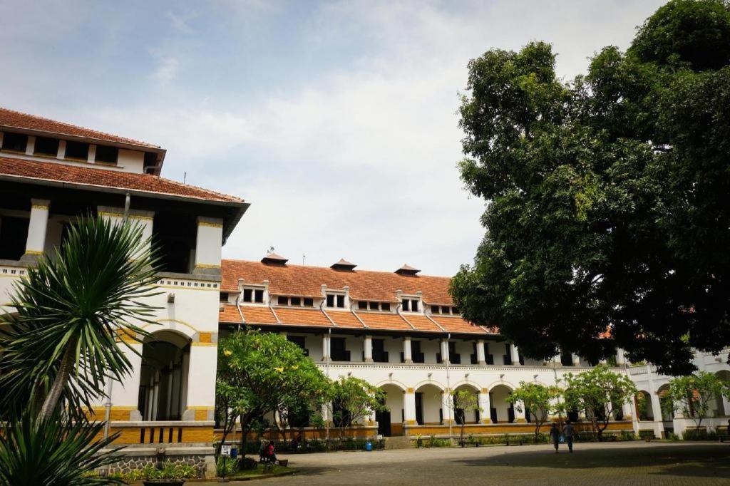 Hotel Grandhika Pemuda Semarang Exterior foto