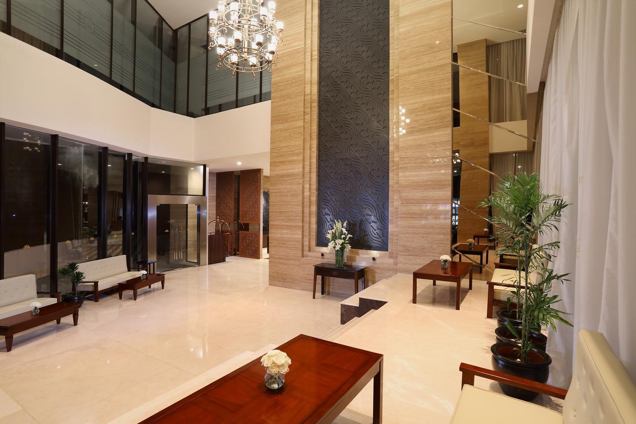 Hotel Grandhika Pemuda Semarang Exterior foto