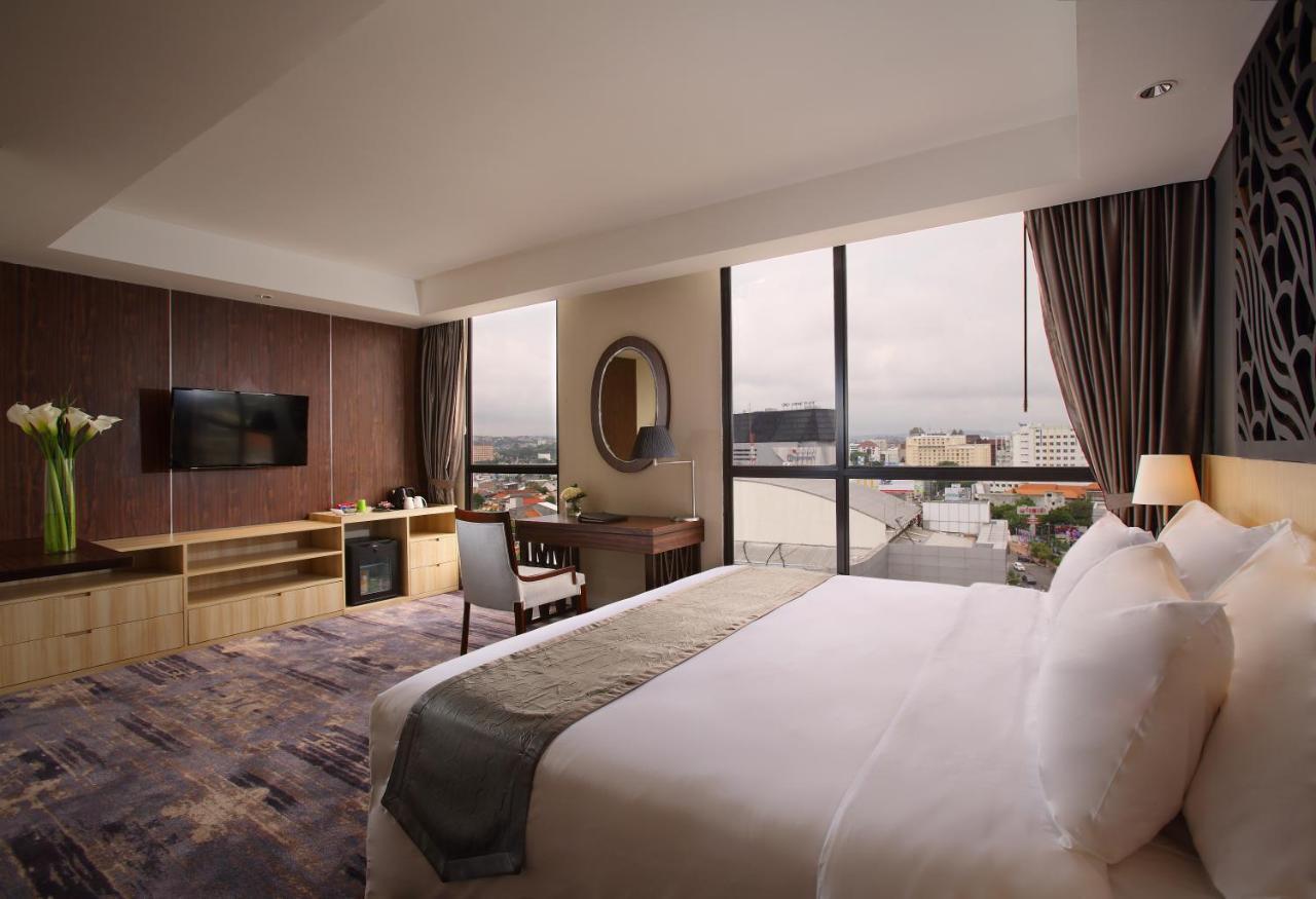 Hotel Grandhika Pemuda Semarang Exterior foto